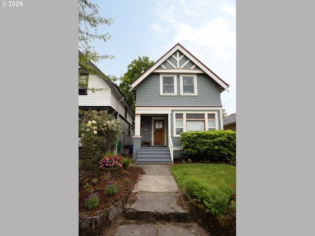 4022 Se CARUTHERS St, Portland, OR 97214