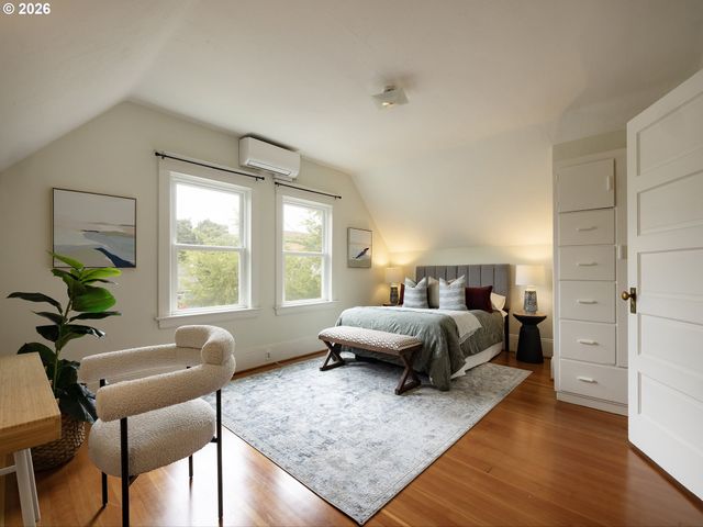4022 Se CARUTHERS St, Portland, OR 97214