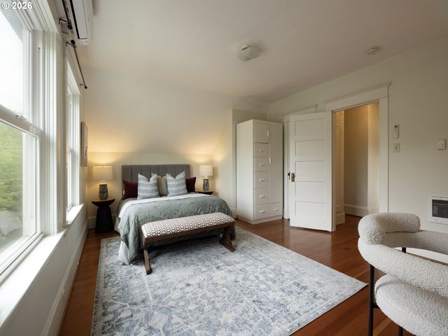 4022 Se CARUTHERS St, Portland, OR 97214