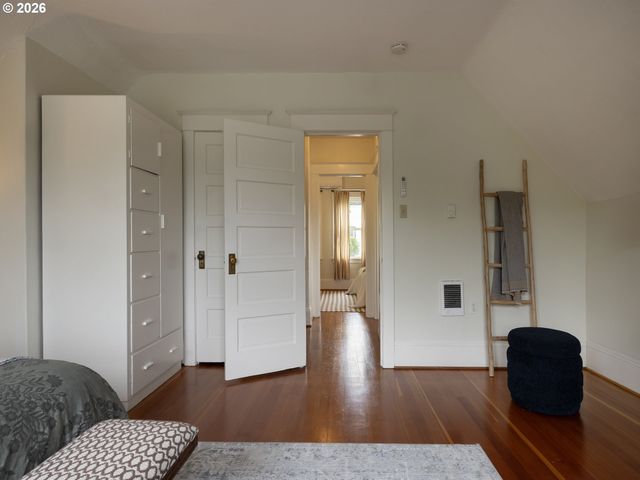 4022 Se CARUTHERS St, Portland, OR 97214