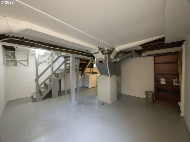 4022 Se CARUTHERS St, Portland, OR 97214