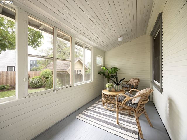4022 Se CARUTHERS St, Portland, OR 97214