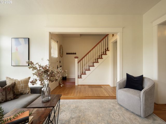 4022 Se CARUTHERS St, Portland, OR 97214