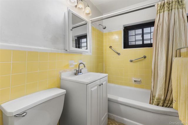 87-40 Francis Lewis Boulevard 42B, Queens Village, NY 11427