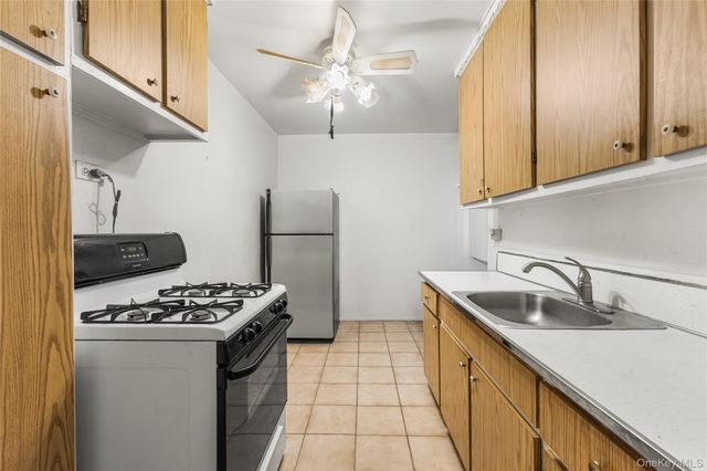 87-40 Francis Lewis Boulevard 42B, Queens Village, NY 11427