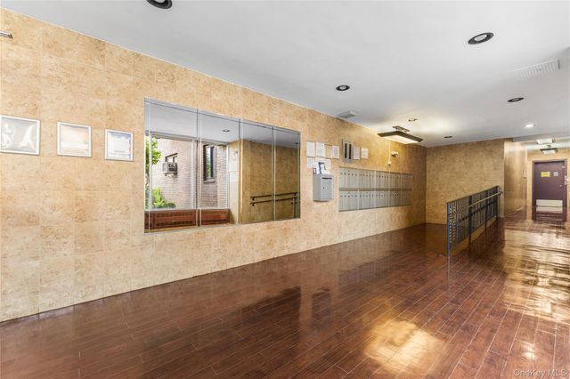 87-40 Francis Lewis Boulevard 42B, Queens Village, NY 11427