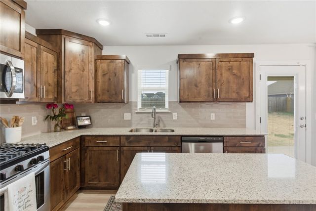 651 Brandon Michael Street, Prairie Grove, AR 72753