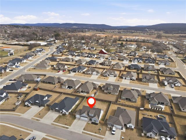 651 Brandon Michael Street, Prairie Grove, AR 72753