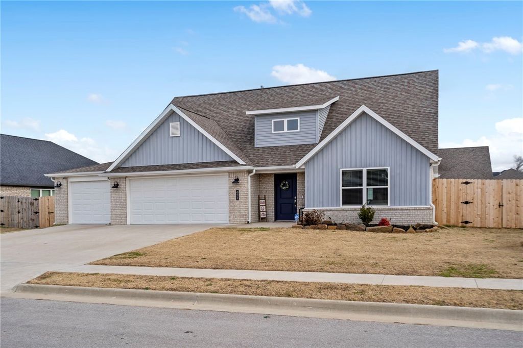 651 Brandon Michael Street, Prairie Grove, AR 72753