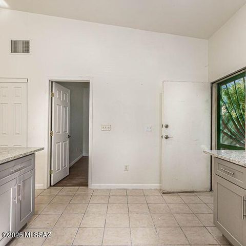 610 E Waverly St Unit 2, Tucson, AZ 85705