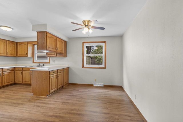 1136 W ROBERTS AVENUE, Appleton, WI 54914