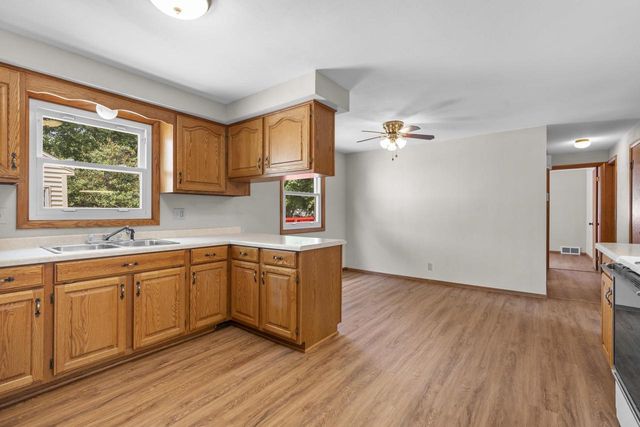 1136 W ROBERTS AVENUE, Appleton, WI 54914