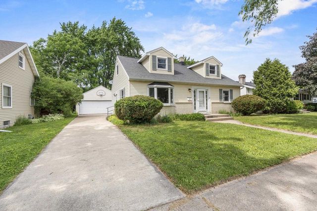 1136 W ROBERTS AVENUE, Appleton, WI 54914