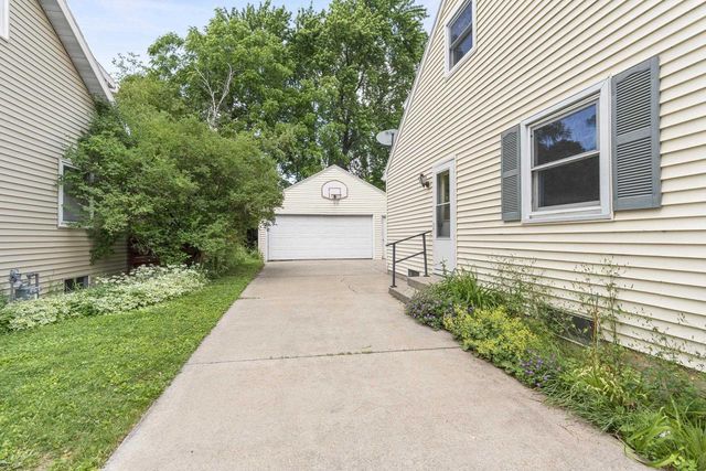1136 W ROBERTS AVENUE, Appleton, WI 54914