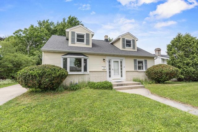 1136 W ROBERTS AVENUE, Appleton, WI 54914