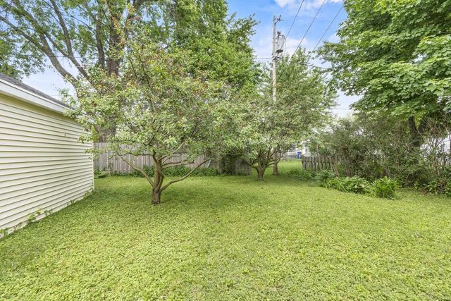 1136 W ROBERTS AVENUE, Appleton, WI 54914