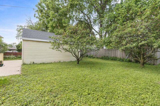 1136 W ROBERTS AVENUE, Appleton, WI 54914