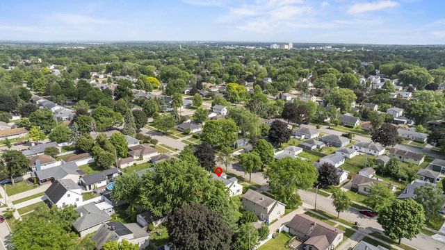 1136 W ROBERTS AVENUE, Appleton, WI 54914