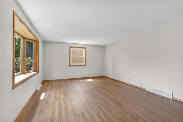 1136 W ROBERTS AVENUE, Appleton, WI 54914