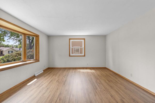 1136 W ROBERTS AVENUE, Appleton, WI 54914