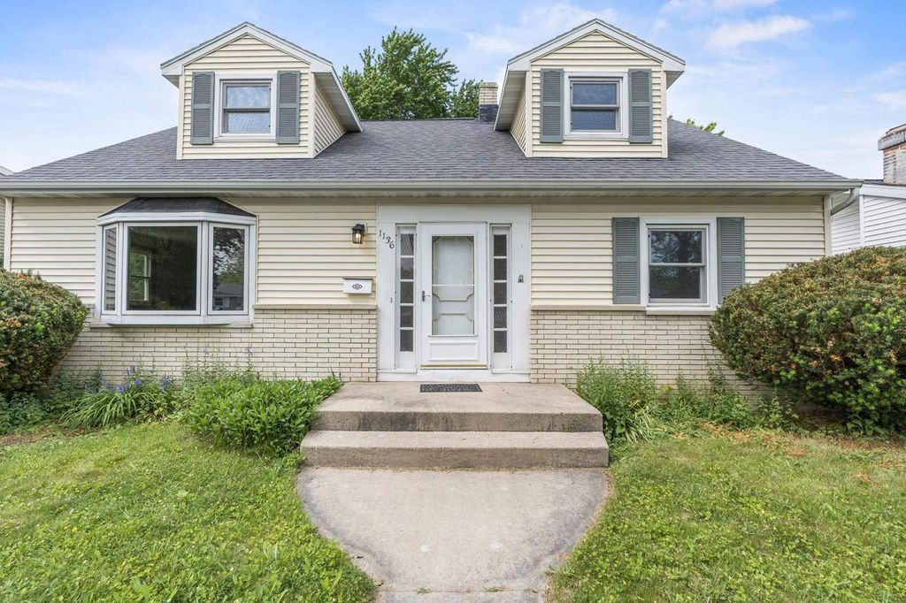 1136 W ROBERTS AVENUE, Appleton, WI 54914
