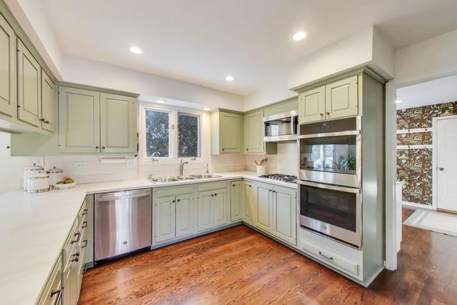 2154 Northgate Road, Northfield, IL 60093