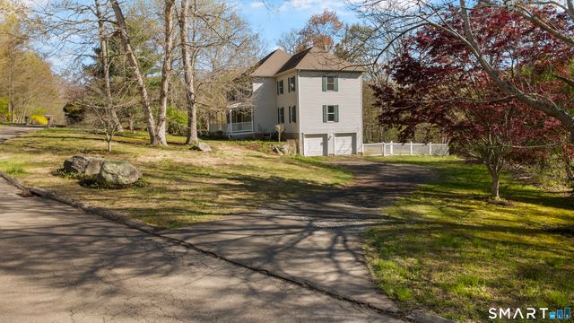 2 Greenwood Lane, Guilford, CT 06437