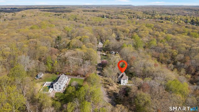 2 Greenwood Lane, Guilford, CT 06437