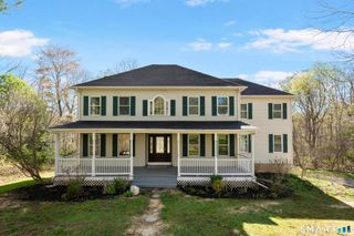 2 Greenwood Lane, Guilford, CT 06437