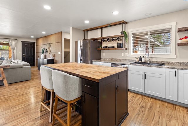 1204 W 26th Avenue, Kennewick, WA 99337