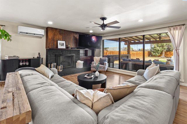 1204 W 26th Avenue, Kennewick, WA 99337