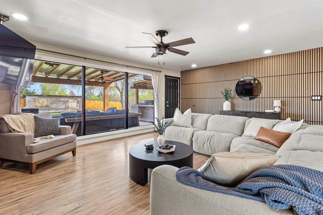 1204 W 26th Avenue, Kennewick, WA 99337