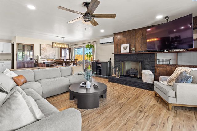 1204 W 26th Avenue, Kennewick, WA 99337