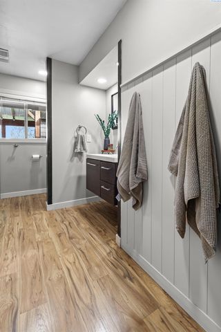 1204 W 26th Avenue, Kennewick, WA 99337