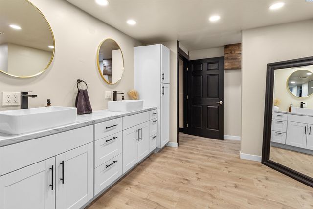 1204 W 26th Avenue, Kennewick, WA 99337