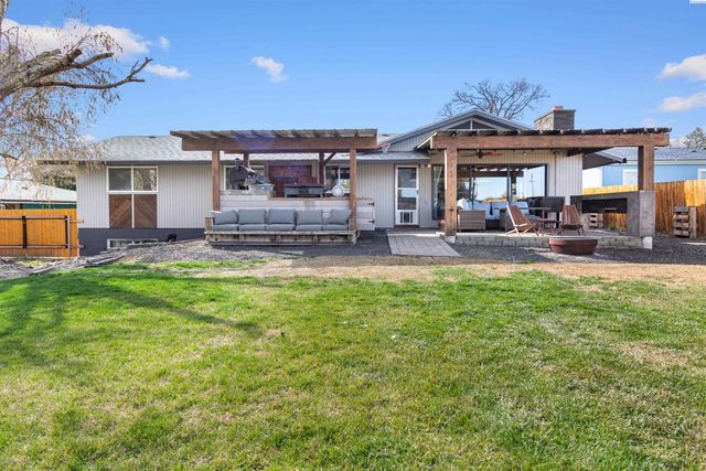 1204 W 26th Avenue, Kennewick, WA 99337