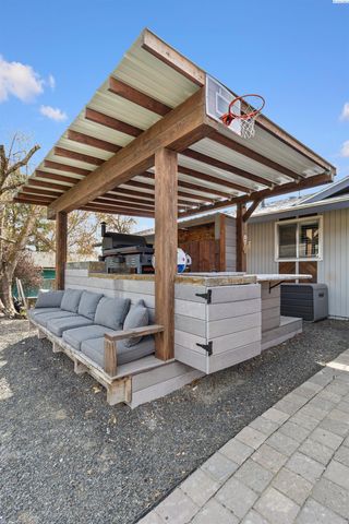 1204 W 26th Avenue, Kennewick, WA 99337