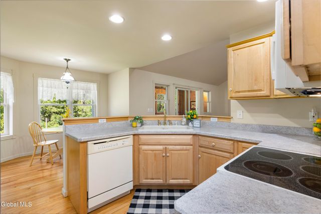 7 Glen Court, Queensbury, NY 12804