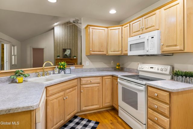 7 Glen Court, Queensbury, NY 12804