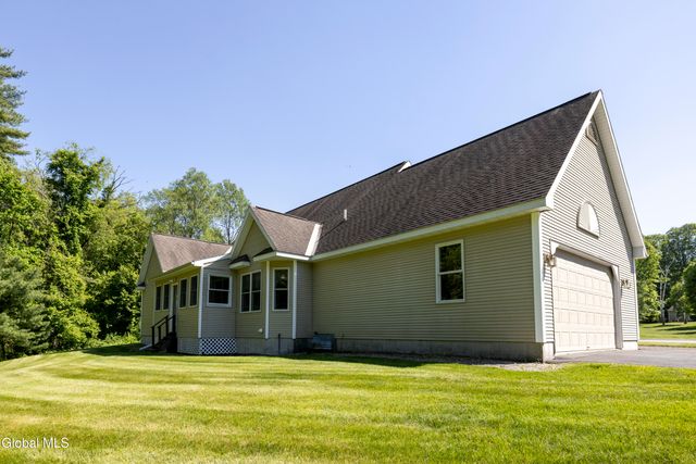 7 Glen Court, Queensbury, NY 12804