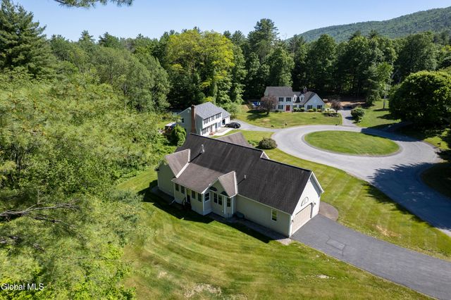 7 Glen Court, Queensbury, NY 12804