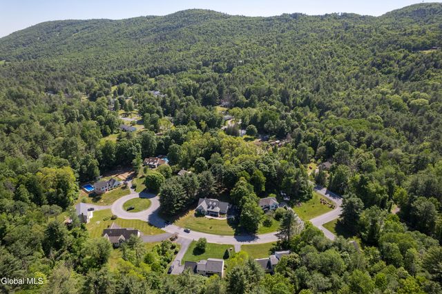 7 Glen Court, Queensbury, NY 12804