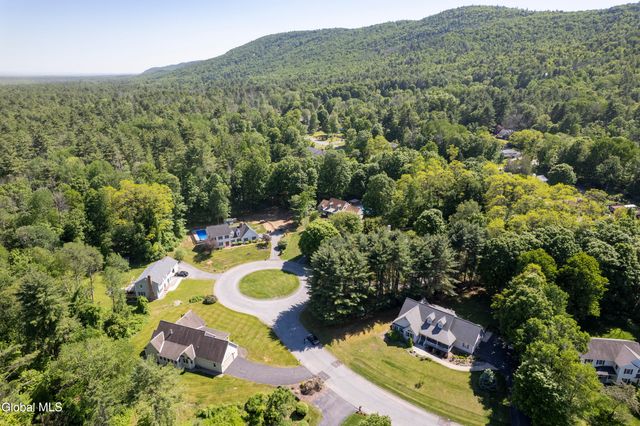 7 Glen Court, Queensbury, NY 12804