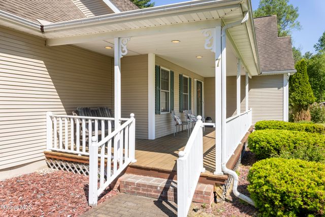 7 Glen Court, Queensbury, NY 12804