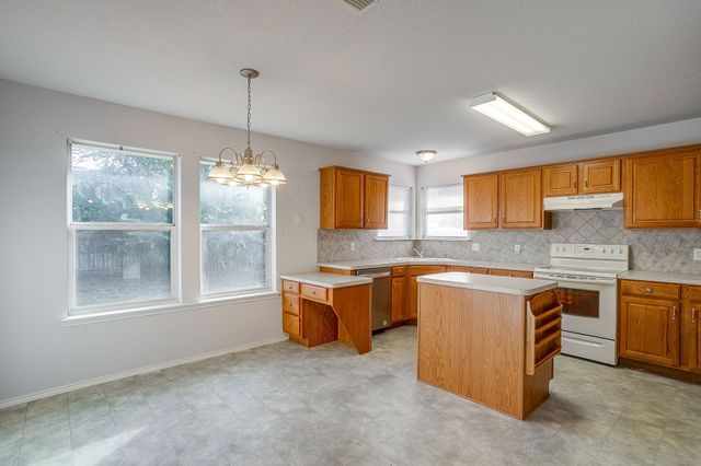 706 Hill Lane, Cleburne, TX 76033