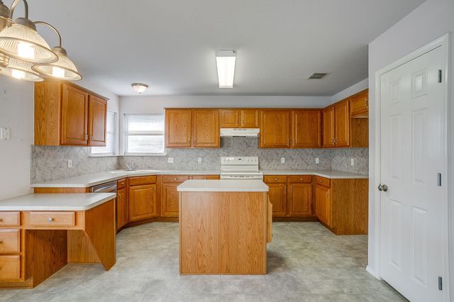 706 Hill Lane, Cleburne, TX 76033