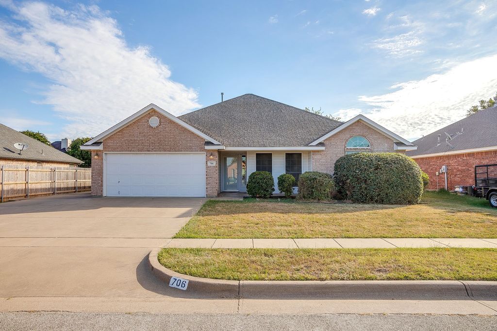 706 Hill Lane, Cleburne, TX 76033