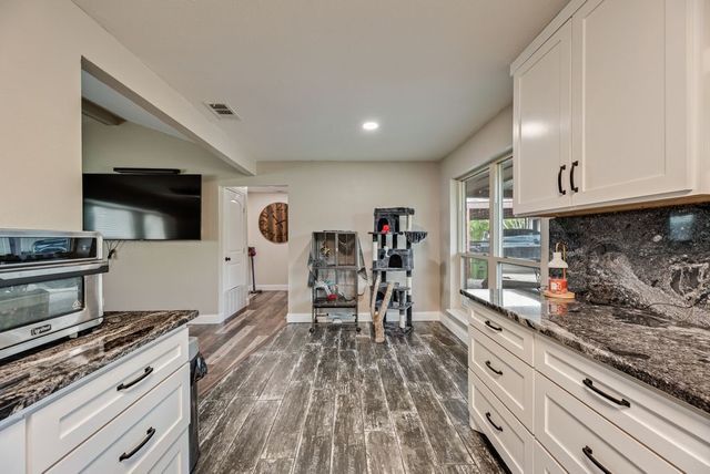 222 Prairie Creek Road, Red Oak, TX 75154