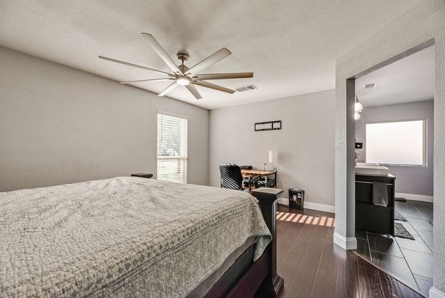 222 Prairie Creek Road, Red Oak, TX 75154