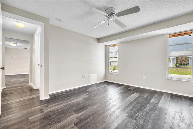 528 MAGNOLIA AVENUE NW, Port Charlotte, FL 33952
